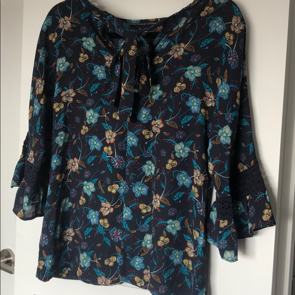 DR2 Bell Sleeve Floral Print Top
